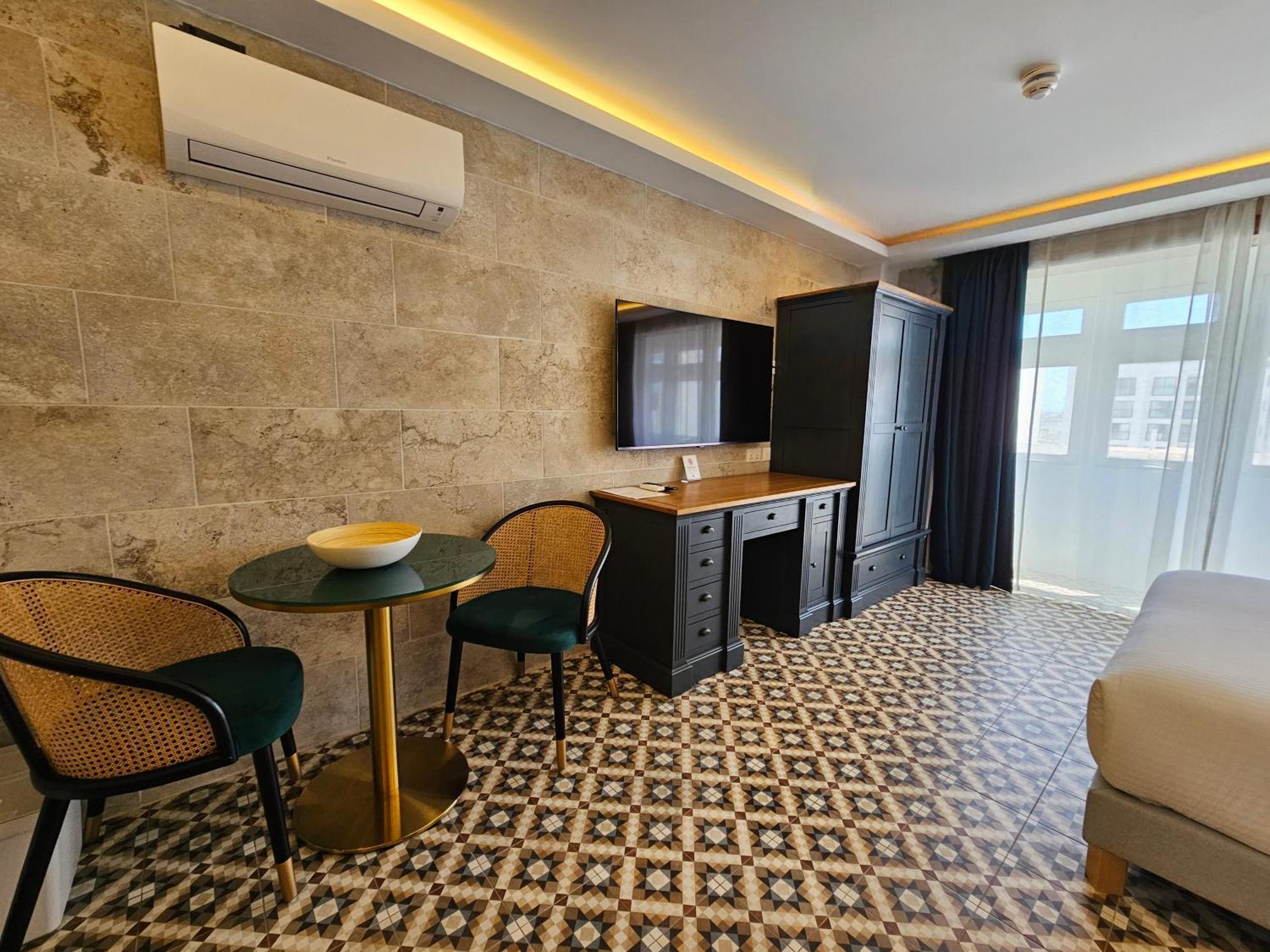 Balcony Hotel San Ġiljan Exterior foto